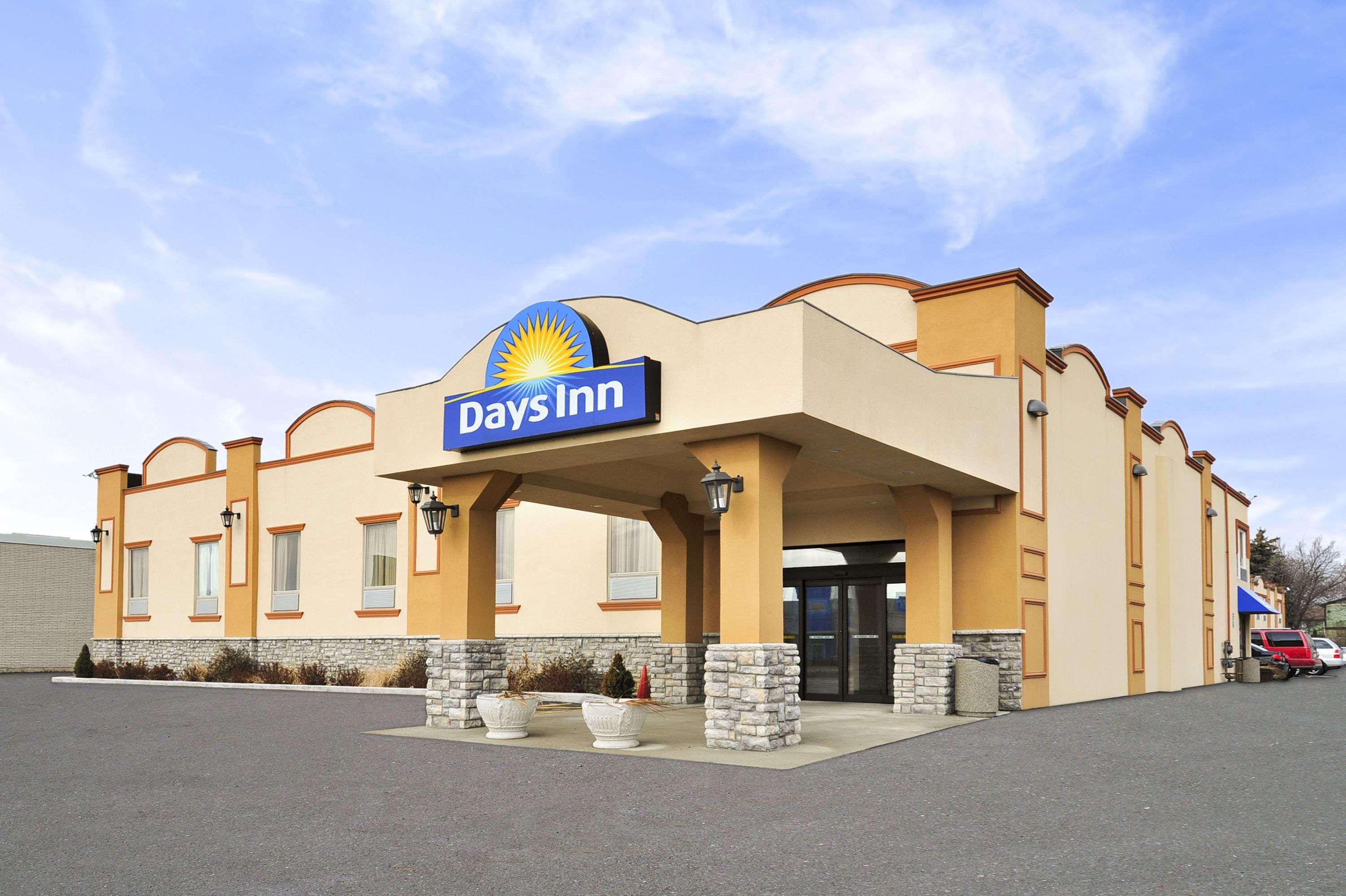 Days Inn By Wyndham Brampton Exterior photo